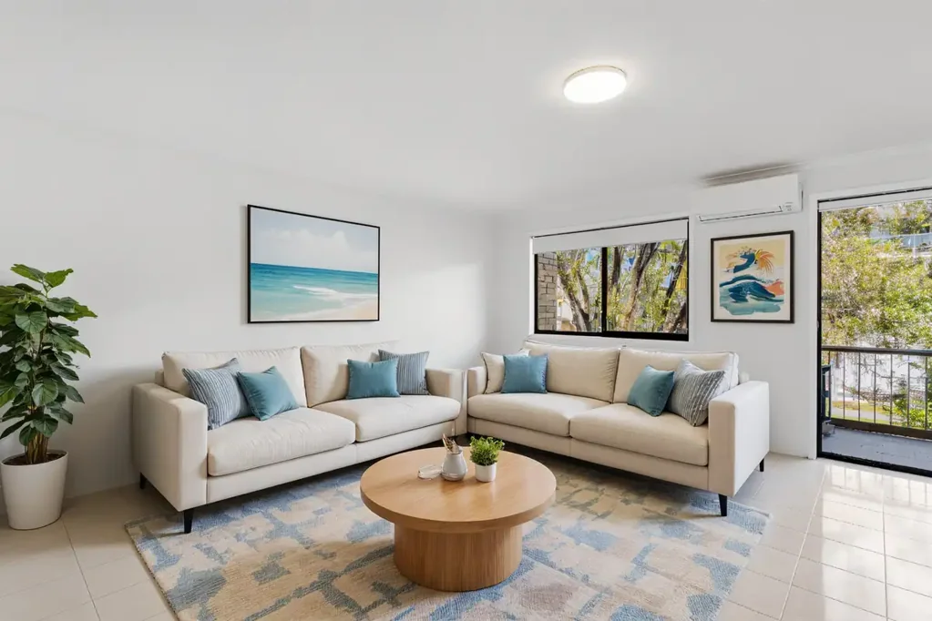 Coastal Living Just Moments from the Broadwater