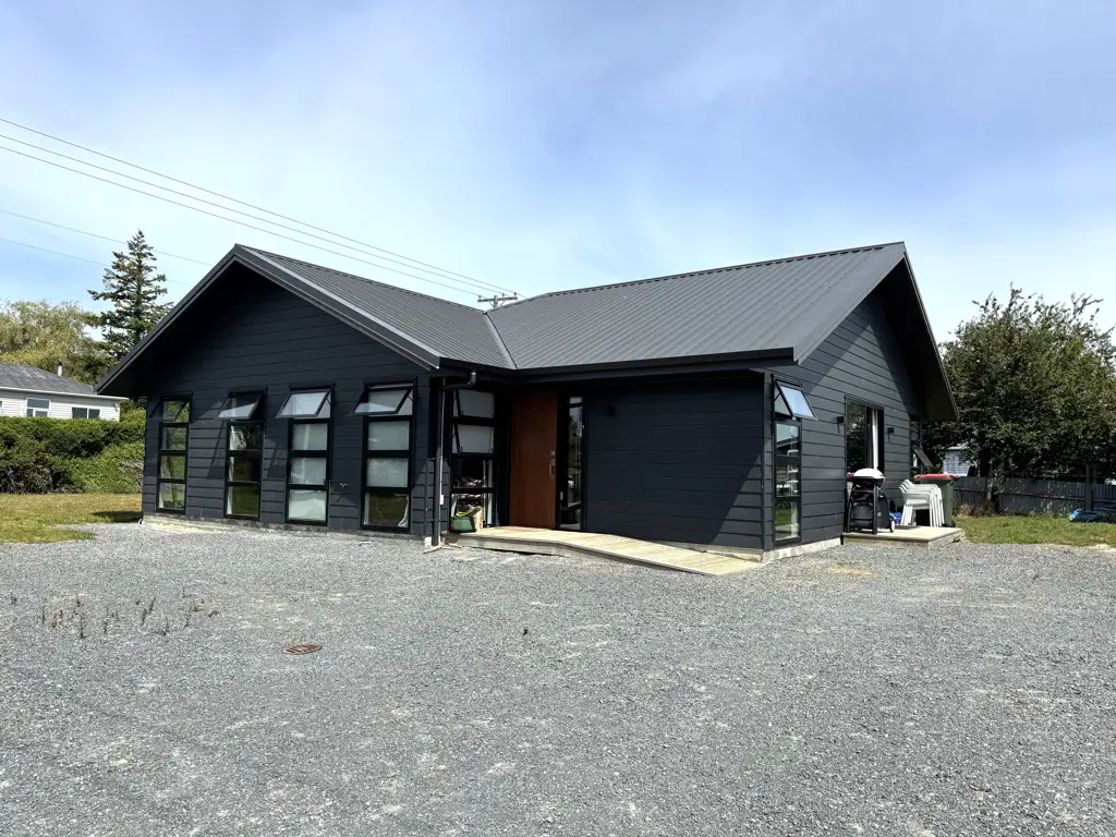 Kaitangata 3chambre Modern Home with Spacious Living