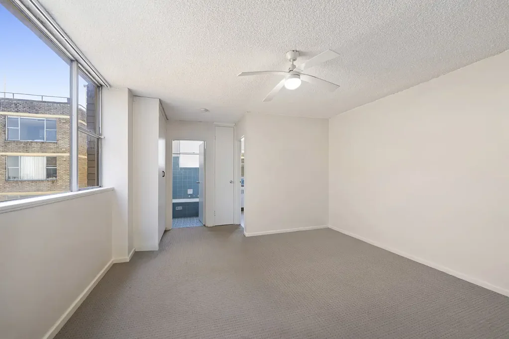 Centennial Park Top-Floor Studio in Prime Centennial Park Location