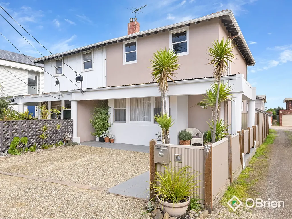 Beachside Bliss – 3BR Home Just Steps from Frankston Beach!