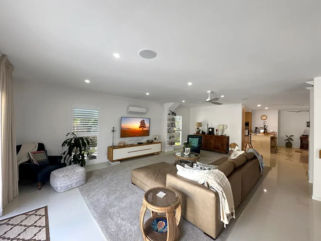 Macleay Island 1Zimmer Tropical Elegance Meets Coastal Living – A Prize Home Experience on Macleay Island