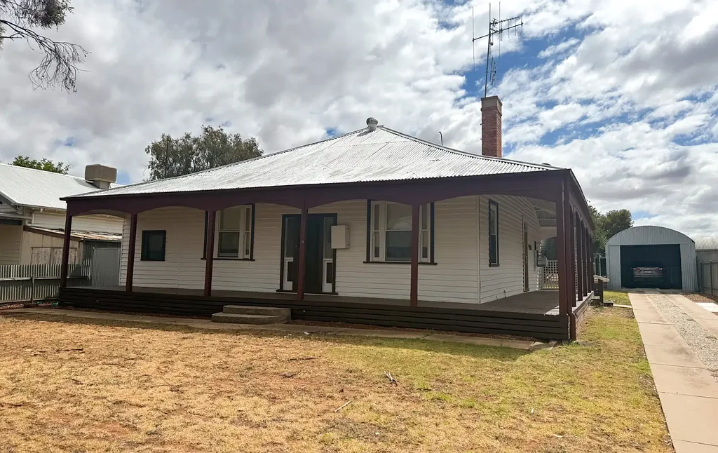 Sea Lake 4 Bedroom Immaculate 4 Bedroom 1 Bathroom Home On Large Block With Rear Lane Access for Large Vehicles.