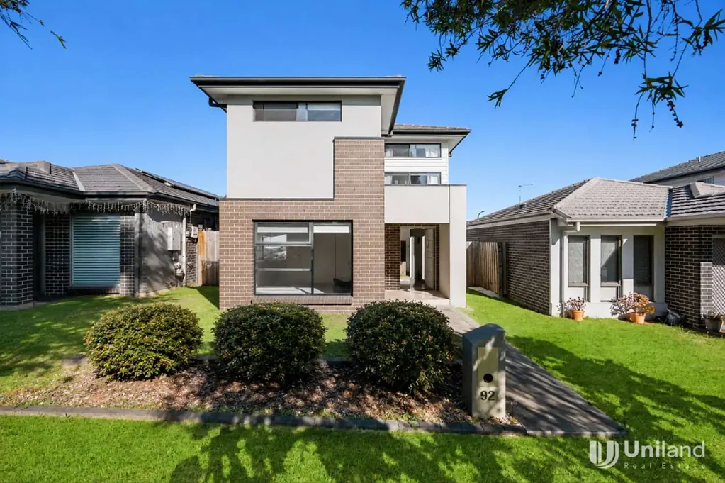 North Kellyville 4房 现代家庭住宅，提供宽敞空间、时尚风格与便利/可拎包入住 Modern Family Home Offering Space, Style & Convenience/Ready to Move In