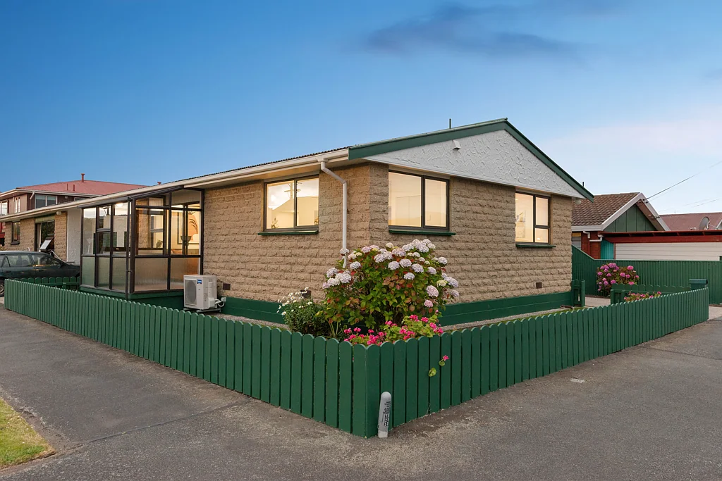 Saint Kilda 2Kwarto Renovated & easy care & move in ready