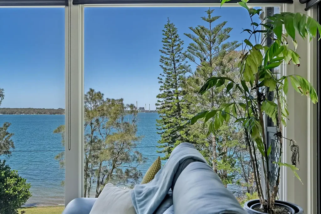 Mirrabooka 5Zimmer Where Every Day Feels Like a Holiday – Stunning Lake Macquarie Waterfront Reserve! Investment Plus