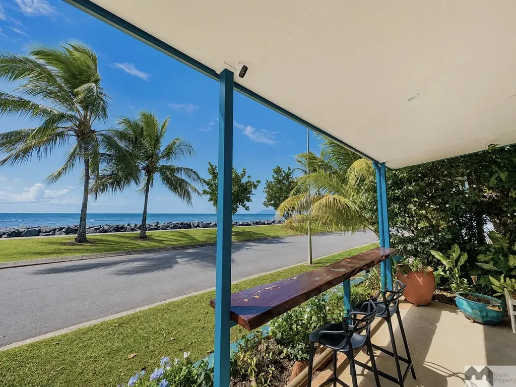 Machans Beach 3房  A RARE OPPORTUNITY TO PURCHASE THIS WELL-MAINTAINED WATERFRONT PROPERTY WITH BEAUTIFUL OCEAN VIEWS