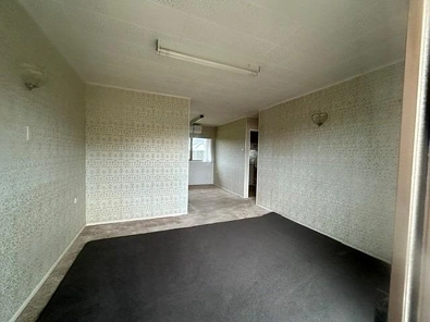 NORTH FACING 2 BEDROOM HOME - CLOSE TO RUSSELL TOWN - $475.00 PER WEEK