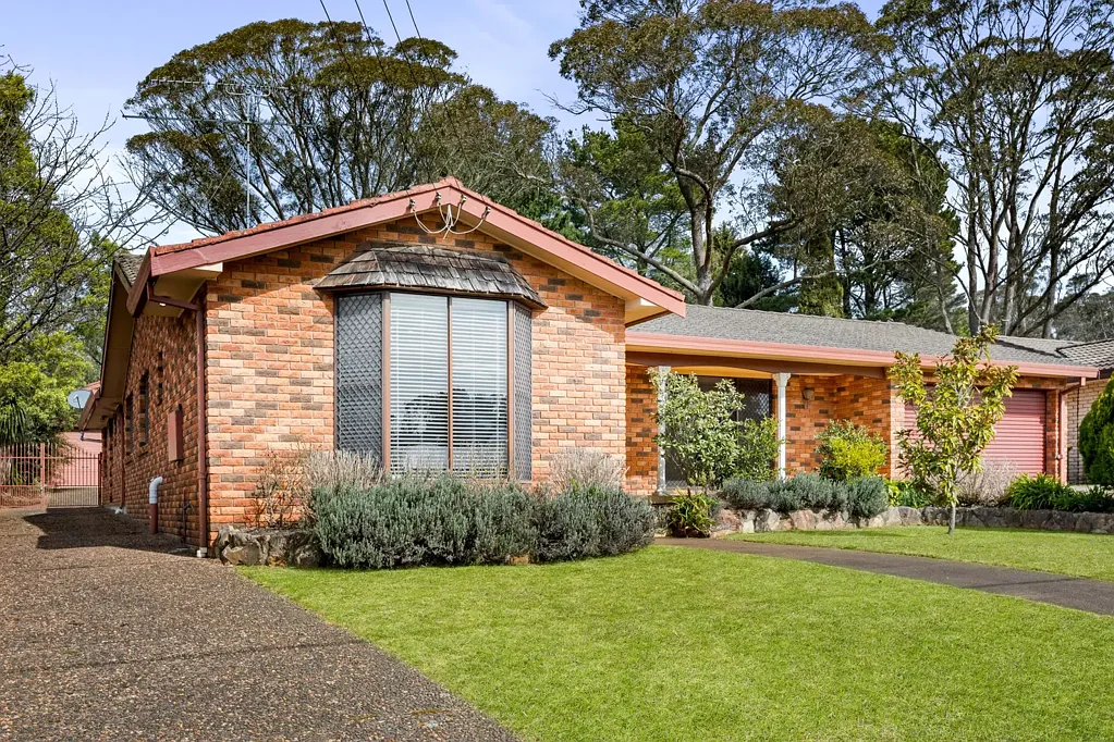 Blackheath 4બેડરૂમ EXTRAORDINARILY SPACIOUS  FAMILY HOME ON LEVEL LOW MAINTENANCE BLOCK