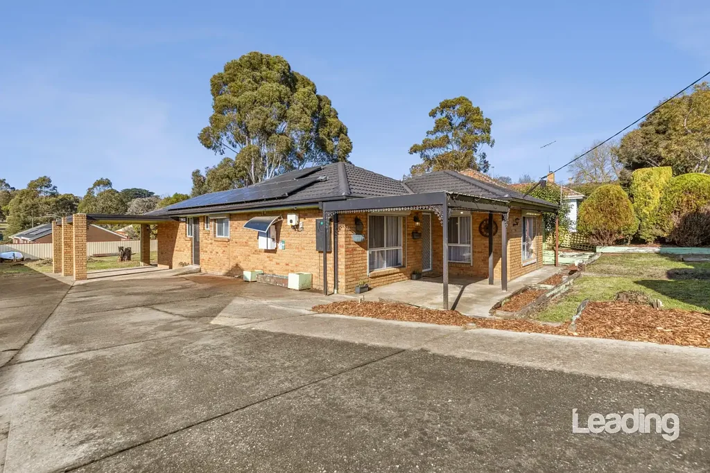 Kilmore 2 Bedroom UNDER CONTRACT! ANOTHER HAPPY VENDOR!