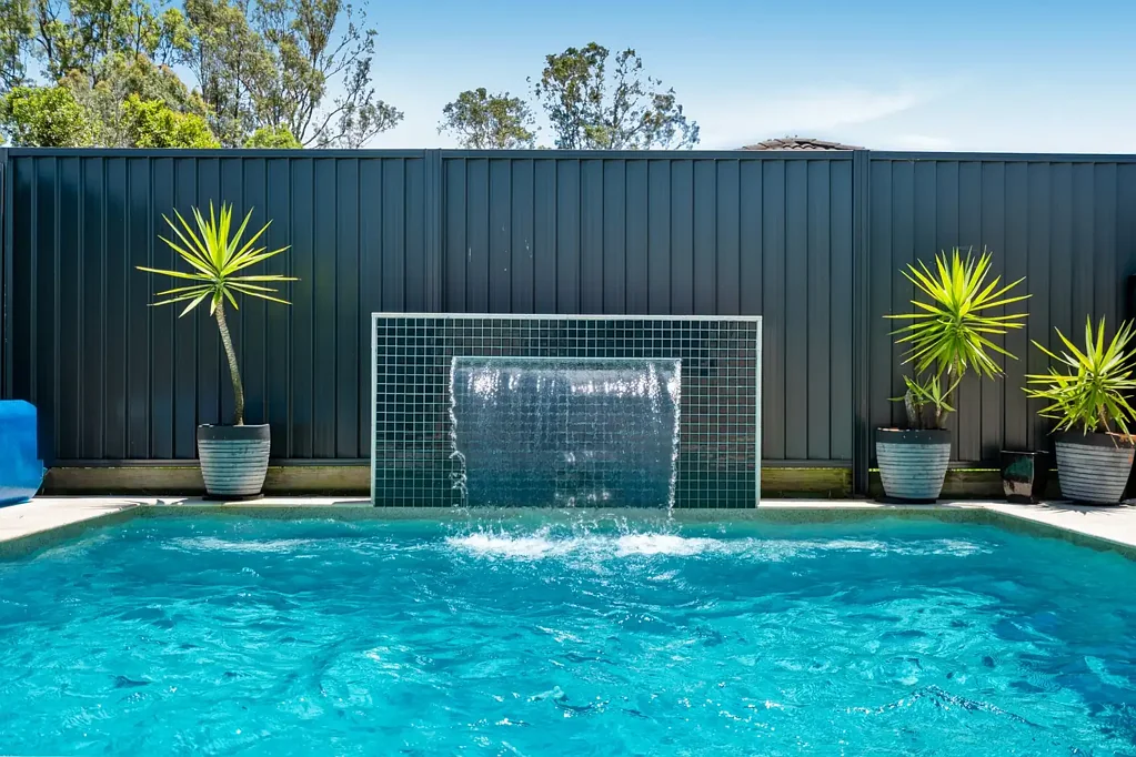 Upper Kedron 4બેડરૂમ RENOVATED FAMILY ENTERTAINER WITH NEW KITCHEN AND POOL!