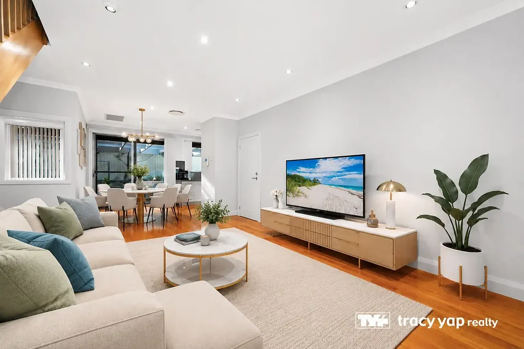 West Ryde 4ห้องนอน Unique Townhouse-Style Villa Offering 4 Bedrooms Plus Study