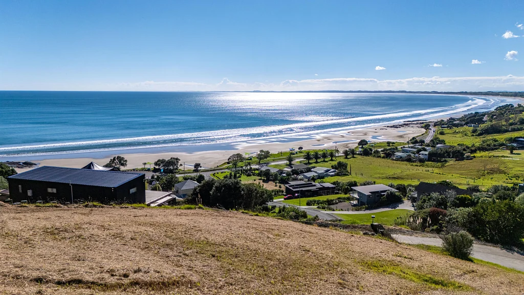 Ahipara  Ahipara - Elevated with Panoramic Sea Views