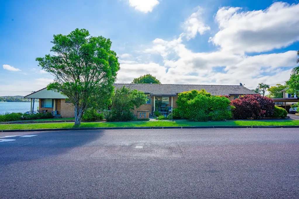 43 Albert Street, Speers Point, NSW 2284