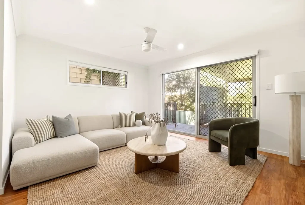 Arana Hills 4房 私密高架丛林景观 Private elevated bushland outlook