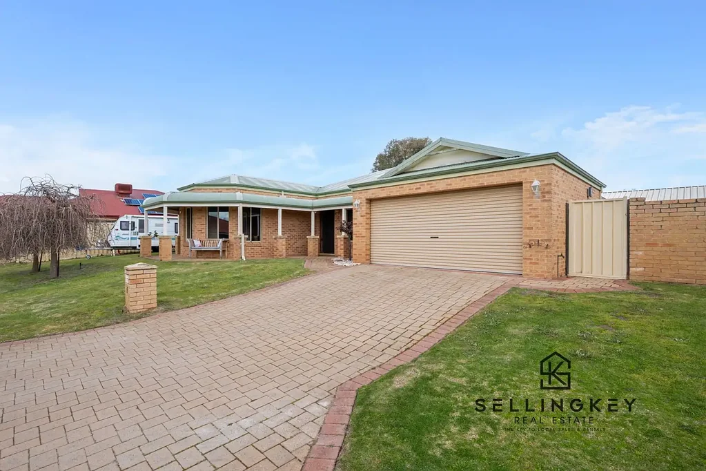 Canning Vale 4ਬੈੱਡਰੂਮ SellingKey presents 1 Chesham Mews!