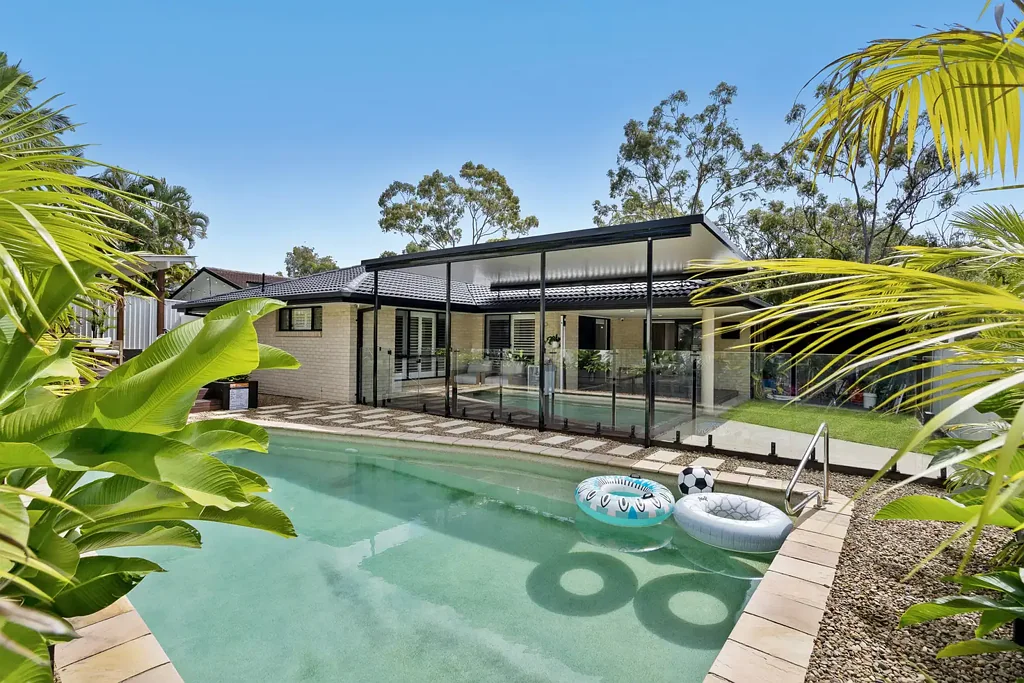 Currumbin Waters 4Phòng ngủ Designed for Easy Living
