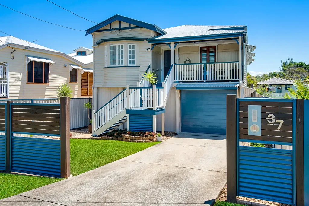 BEAUTIFUL HOME CLOSE TO EVERYTHING!