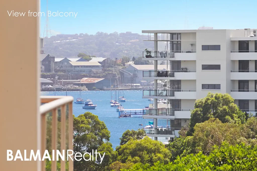 Spacious Top Floor One Bedroom Apartment in Balmain Shores