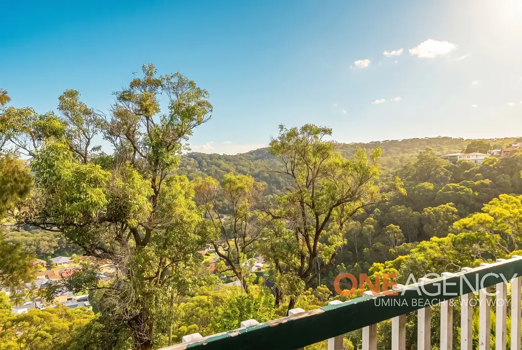 Umina Beach 3chambre 2 STOREY BRICK HOME READY FOR A MODERN TRANSFORMATION !