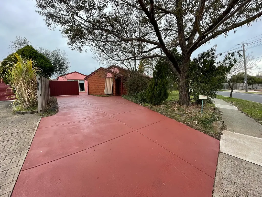 Seabrook's Finest! Newly renovated family home.