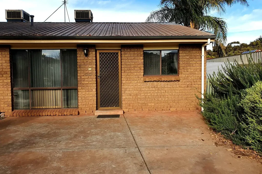 SOUGHT AFTER LOCATION - CLOSE TO BEACH