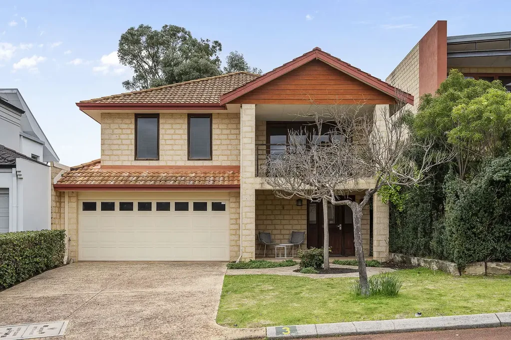 Maylands 3 Bedroom Classical style on the Fairway
