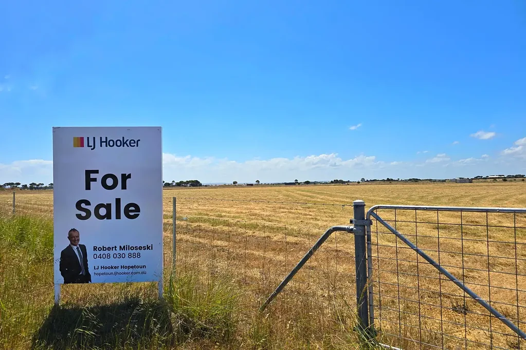Hopetoun Sell with Robert Miloseski!!
5.15* acre block in Steeredale Meadows
