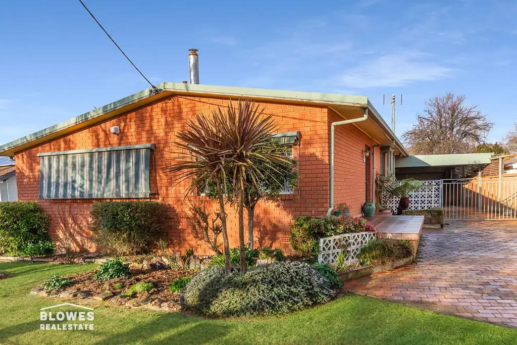 Orange 3 Bedroom PLENTY OF ROOM AND A BIG SHED AS WELL!