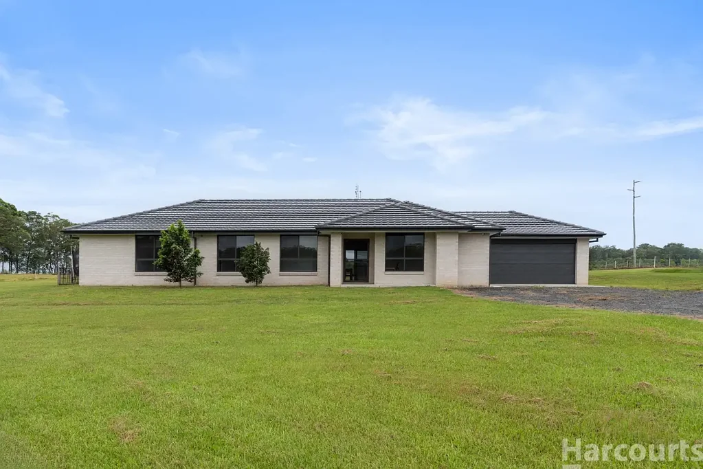Dondingalong 4chambre New near executive home on acres.