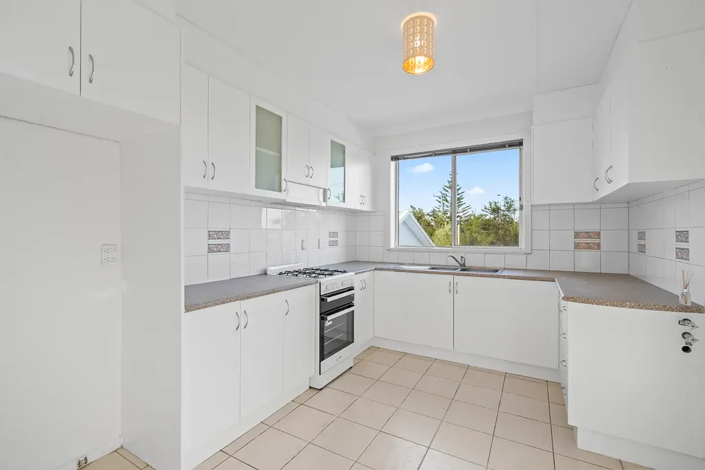 Renovated 2-Bedroom Apartment in Prime Cheltenham Location - Modern Comfort & Convenience!