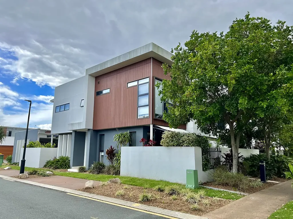 Spacious Family Living in the Heart of Hope Island's Prestigious Cova Community