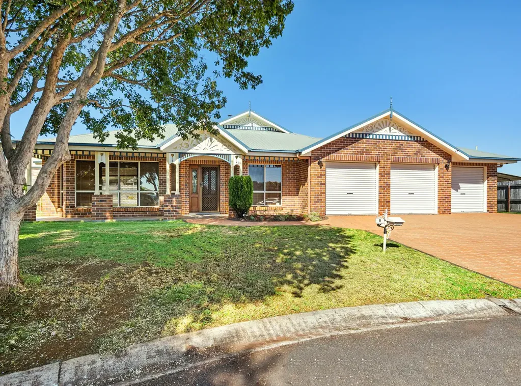 8 Beverley Close, Middle Ridge, QLD 4350
