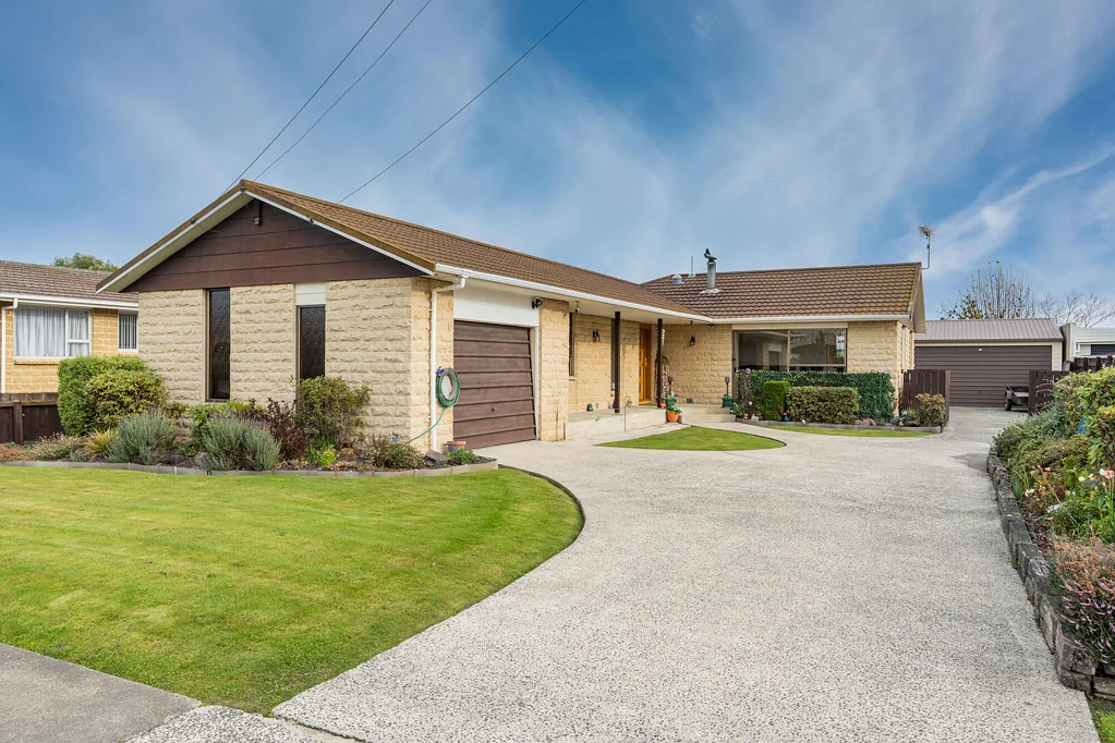 Mosgiel 3कमरा Sun-soaked family living with generous garaging