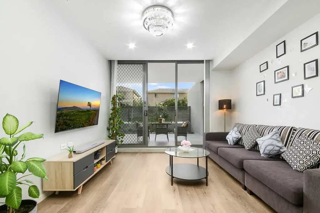 Wentworthville 3chambre SPACIOUS VILLA-STYLE APARTMENT WITH PRIVATE COURTYARD LIVING