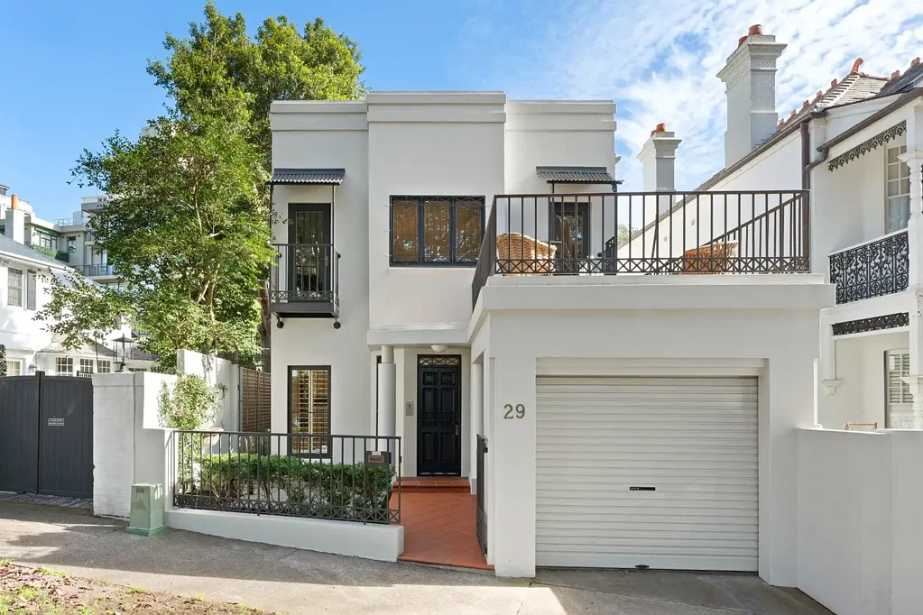Darling Point 4ห้องนอน A Rare Freestanding Home in One of Darling Point's Finest Streets