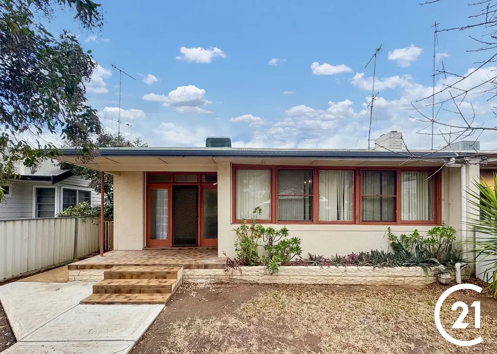 Forbes 3 Bedroom Century 21 Central West Parkes and Forbes - 6852 3793
