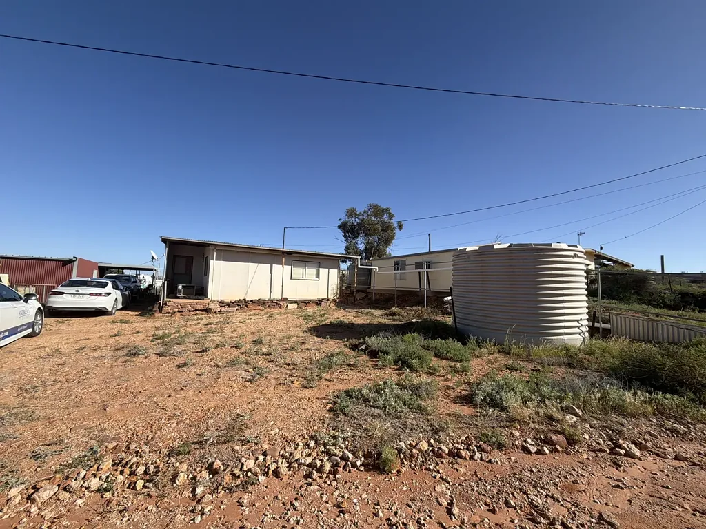 Andamooka 2Habitaciones Deceased Estate - Walk in Walk out - Opportunity Awaits