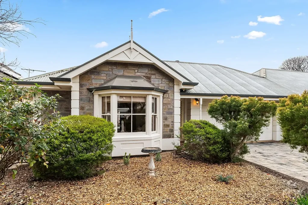 Lower Mitcham 3ห้องนอน Low-maintenance living in a peaceful setting