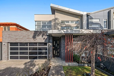 Strathmore 4Habitaciones Sophisticated Low-Maintenance Living in a Premier Strathmore Address