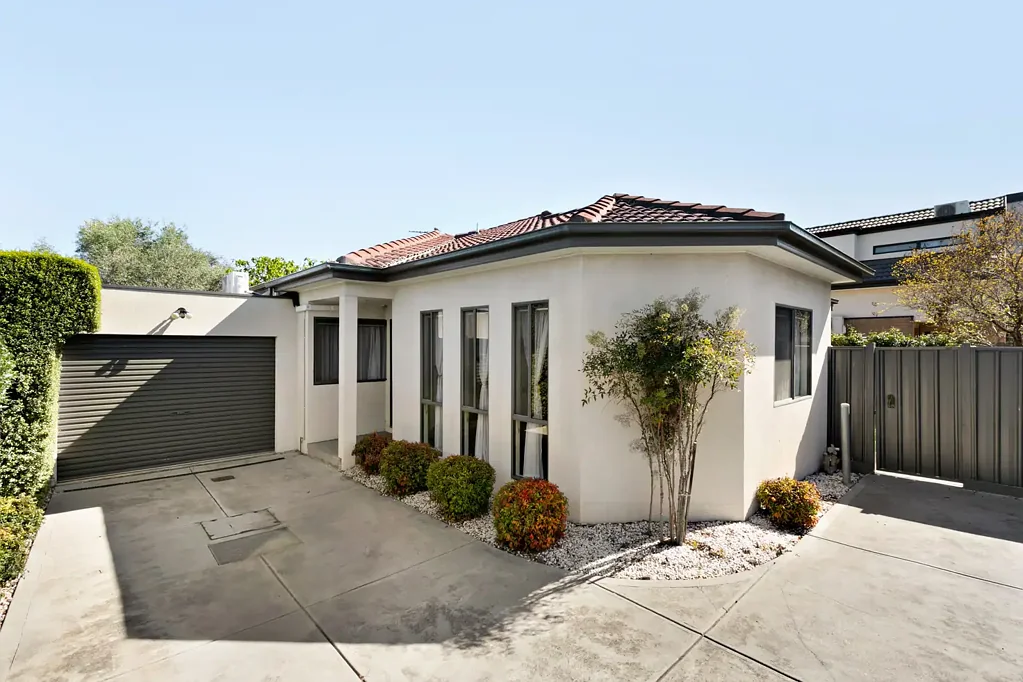 Glenroy 3房 采光充足单层别墅 开放式生活空间 北朝庭院 智能厨房 三卧带衣帽间 硬木地板 冷暖空调 全尺寸洗衣房 安静区域 步行可达公园 Light-Filled Style in a Quiet Setting