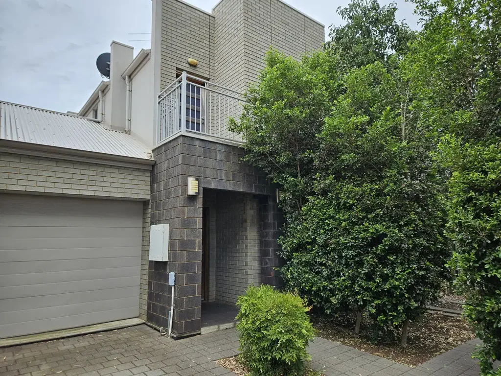 BEAUTIFUL 3 BEDROOM TOWNHOUSE! A MUST SEE!