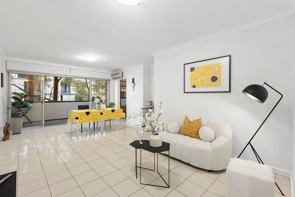 Chatswood 2房 Chatswood心脏地带 宽敞三楼公寓 东北朝向 安全建筑 巨大环绕阳台 明亮双卧 主卧双柜 步行学校商圈 Over-sized and ready to enjoy in Chatswood's vibrant heart