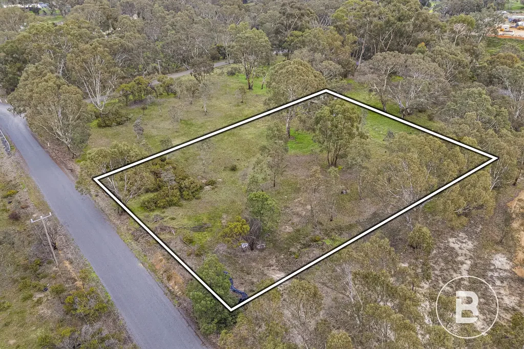 Ararat Lifestyle Living Starts Here – Approx. 1 Acre with Burke Road Frontage