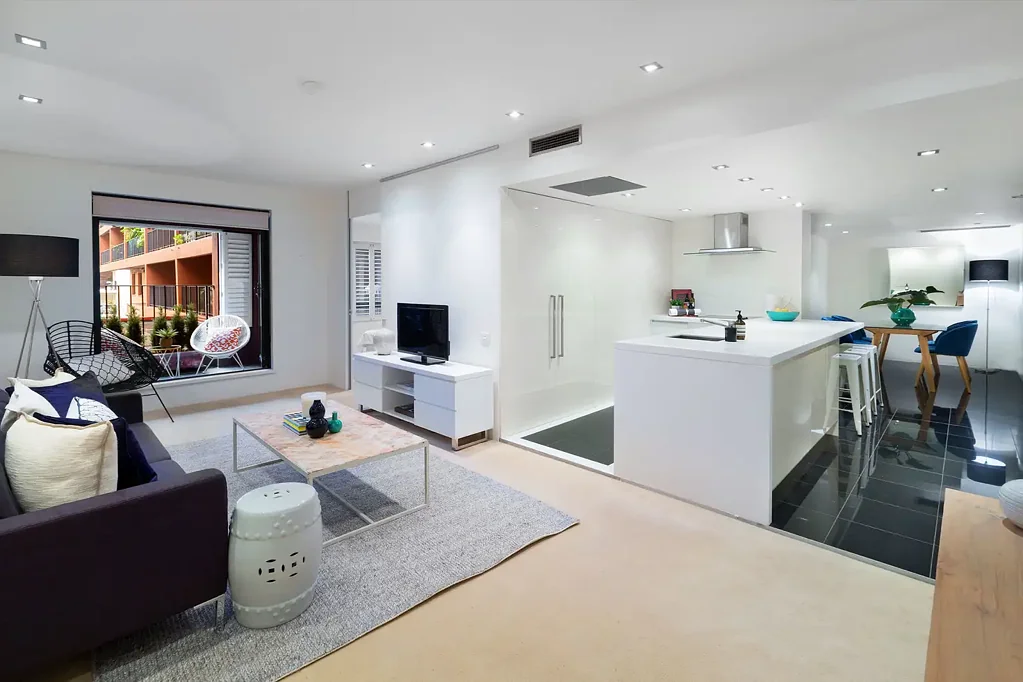Over Sized One Bedroom with Study