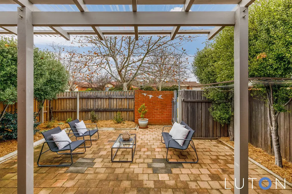 2/3 Redcliffe Street, Palmerston, ACT 2913