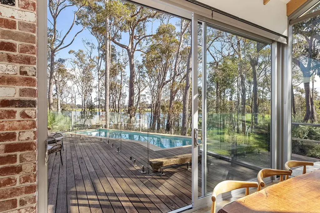 Cowaramup 4房  Luxurious Lakeside Living