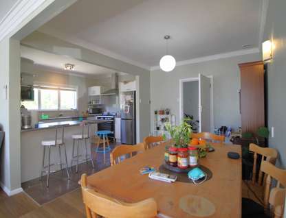 4 Bell Street, Tawa, Wellington City, 4部屋, 2バスルーム, House