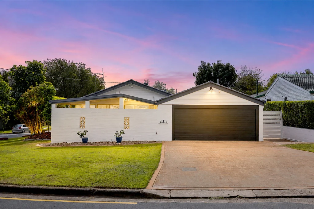 Springwood 4બેડરૂમ Look at me! Extensively renovated family haven in serene setting