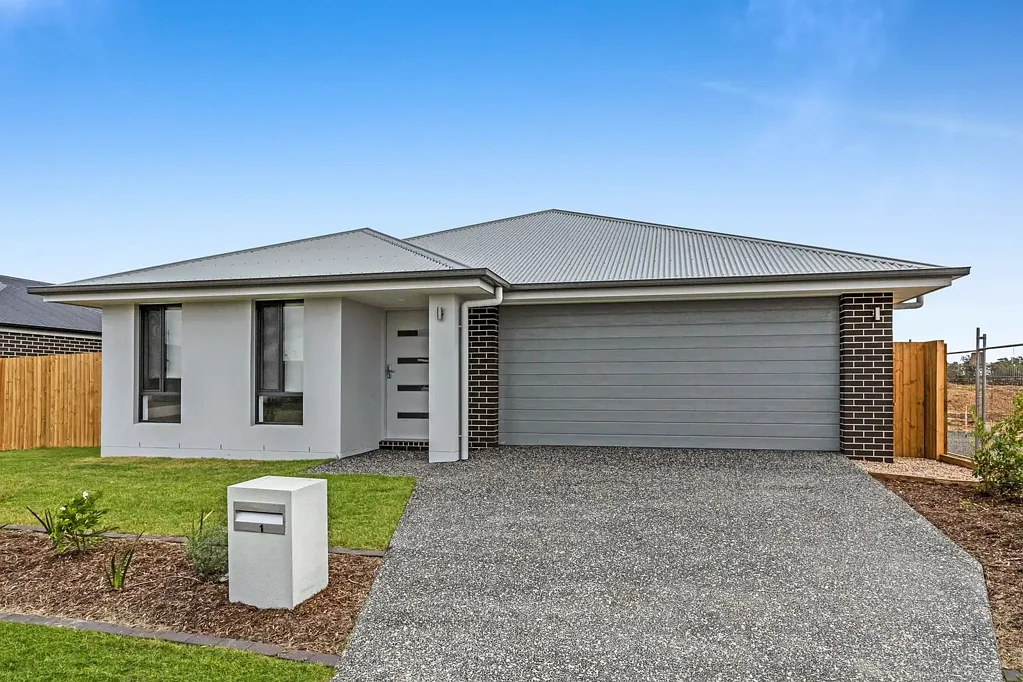Modern Home in New Estate...