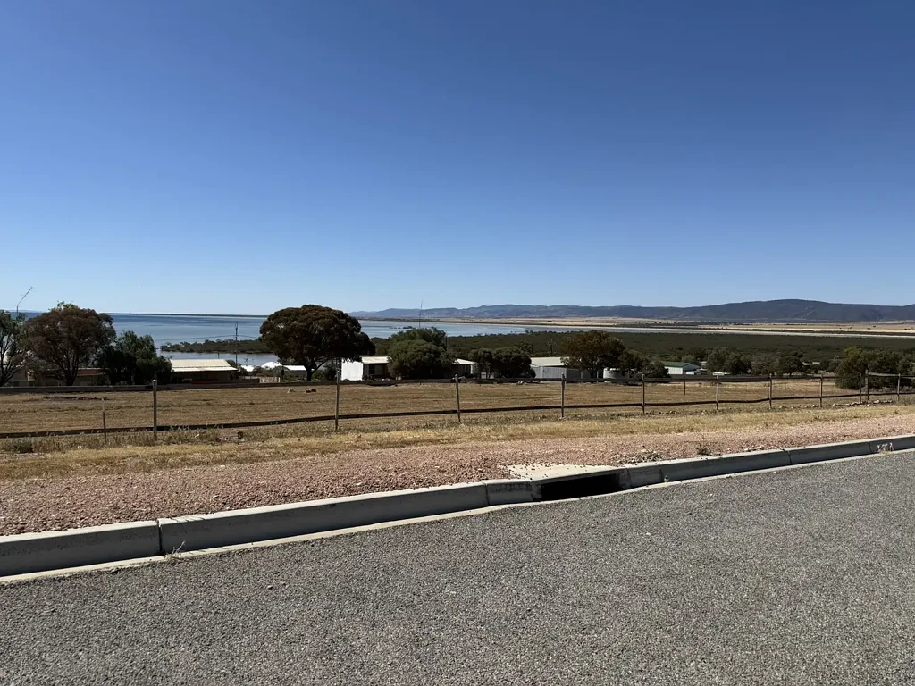 25 Calvary Drive, Weeroona Island, SA 5495